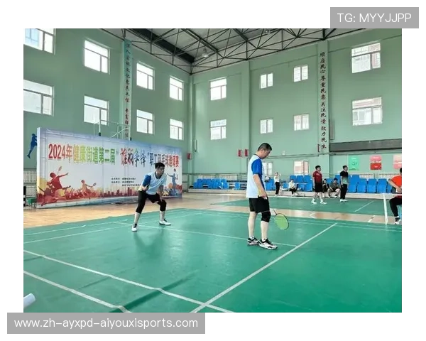 羽毛球那边开球